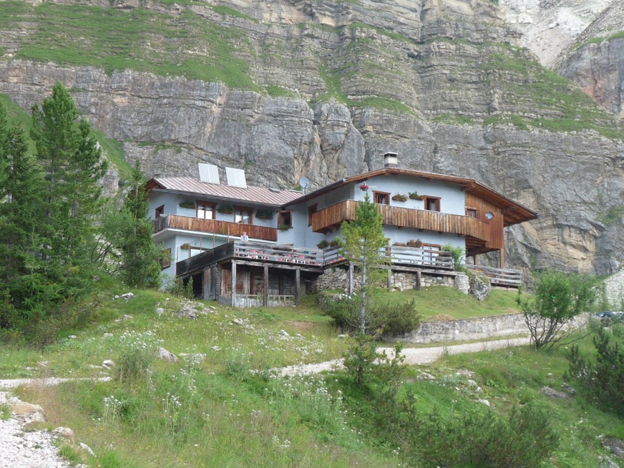 Rifugio Angelo Dibona under the Tofane group